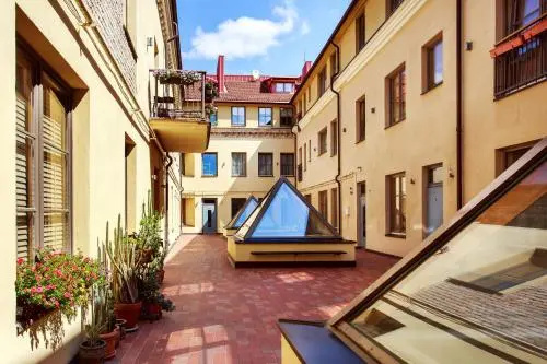 Cozy & Comfy Old Town Apartment With Balcony — комфортный отель в Вильнюсе