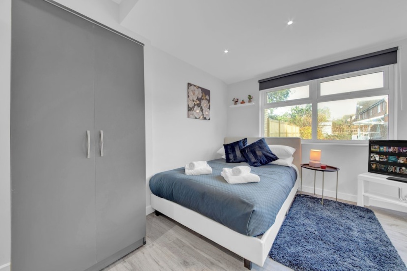 Цены на Charming Serviced Studio West Drayton London UB7 в Лондоне