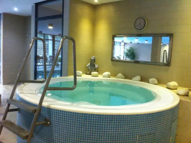 Tigraki Apartment Budapest — отель в Будапеште, Венгрия