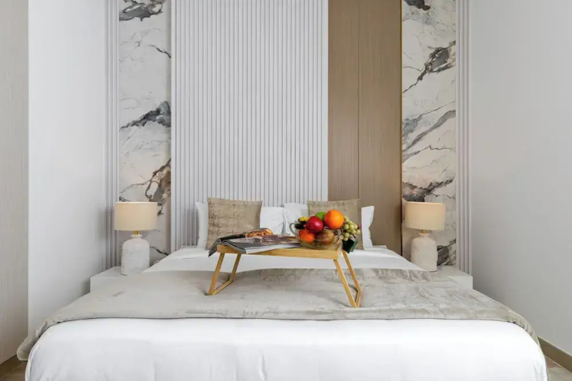 Maison Privee - Sleek Yas Getaway w/ Ferrari World and Canal Views — отель с удобным расположением в Абу