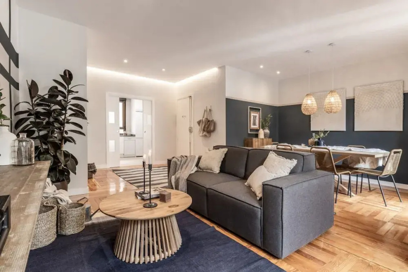 Sebastiano - 3 Bedrooms and Balcony in Almagro 2 — отель в Мадриде, Испания