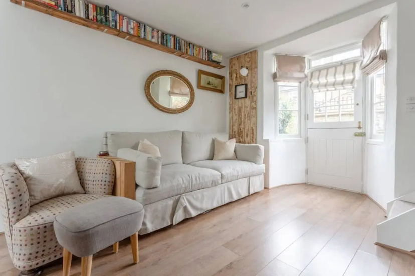 Beautiful and Unique Mews Cottage in Peckham — отель с удобствами в Лондоне