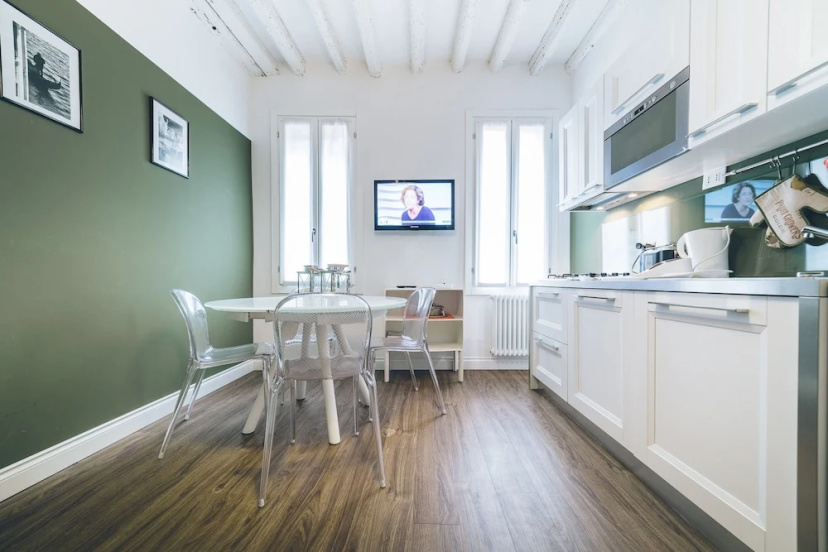 Цены на Gold Apartment in Venecia в Венеции