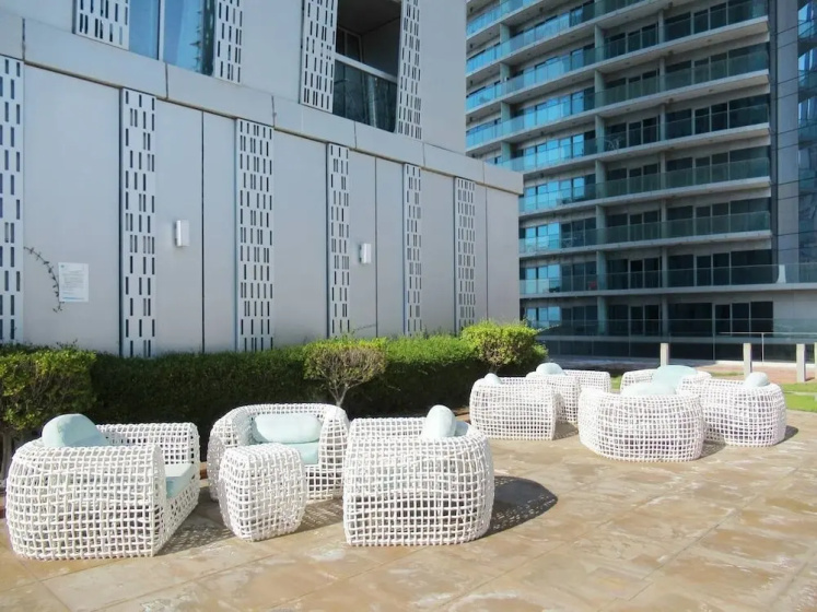 Supreme 2BR Apartment - Cosmopolitan Living in Dubai Marina! — забронировать отель в Дубае