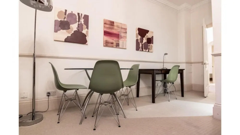 Цены на Magnific 3 Bedroom Apartment in Kew Gardens в Лондоне