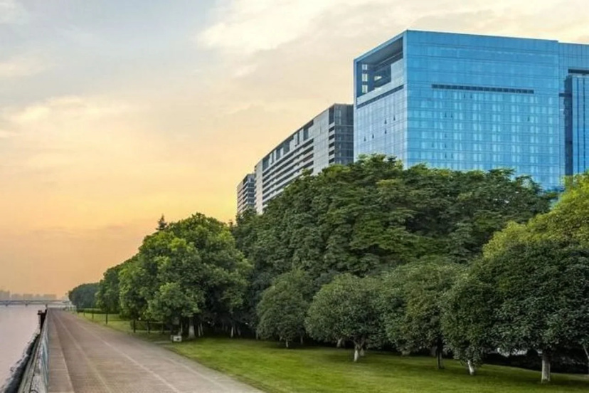 The Azure Qiantang, a Luxury Collection Hotel, Hangzhou — отель в удобной локации в Ханчжоу