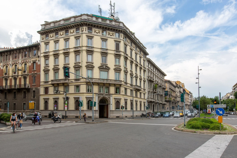 Цены на Daplace - Corso Monforte Suites в Милане