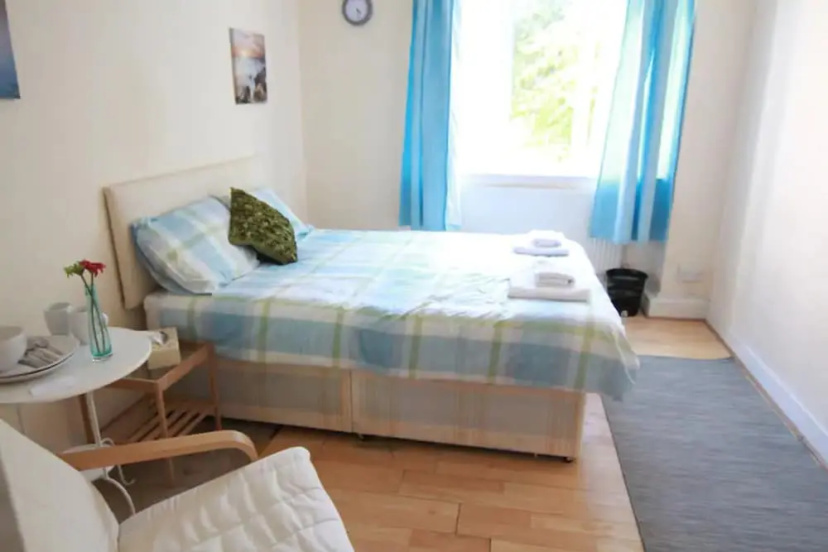 4 Bedroom Apartment in Kilburn With Private Balcony — комфортный отель в Лондоне