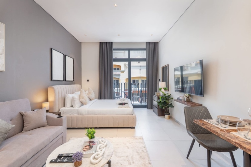 Spacious and Stunning Studio in The Heart of JVC — забронировать отель в Дубае