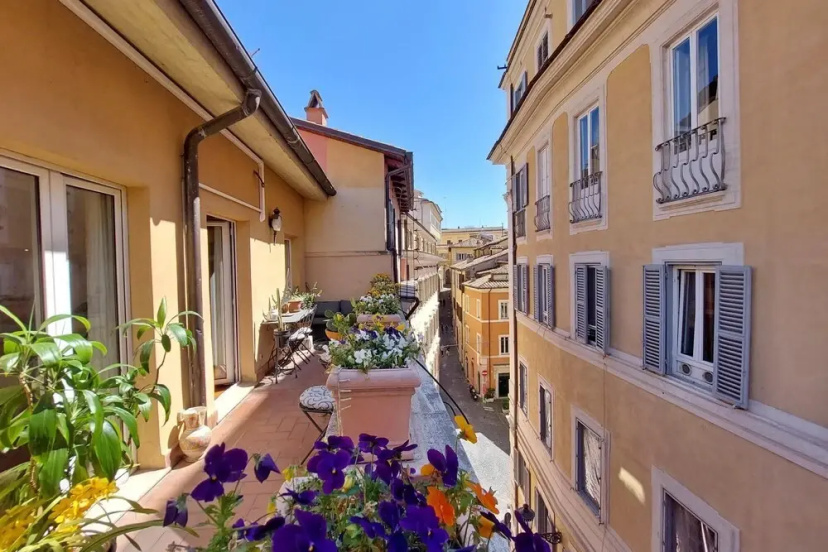 4bnb - Luxury Trevi Apartment w Terrace — комфортный отель в Риме