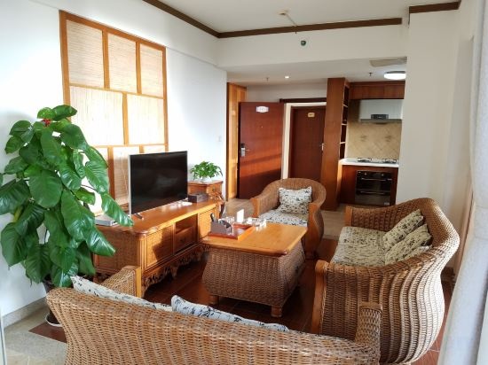 Sanya  Seahaven Holiday  Apartment (Sanya Bay Haiyue Plaza Branch) — отель с удобным расположением в Санье