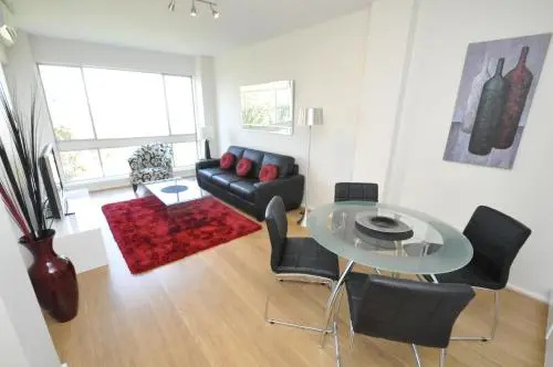 Neutral Bay Self-Contained Modern One-Bedroom Apartment (63BEN) — отель с удобствами в Сиднее