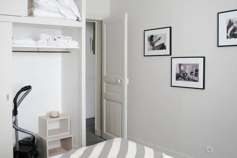 1BR Near Eiffel & Les Invalides — забронировать отель в Париже