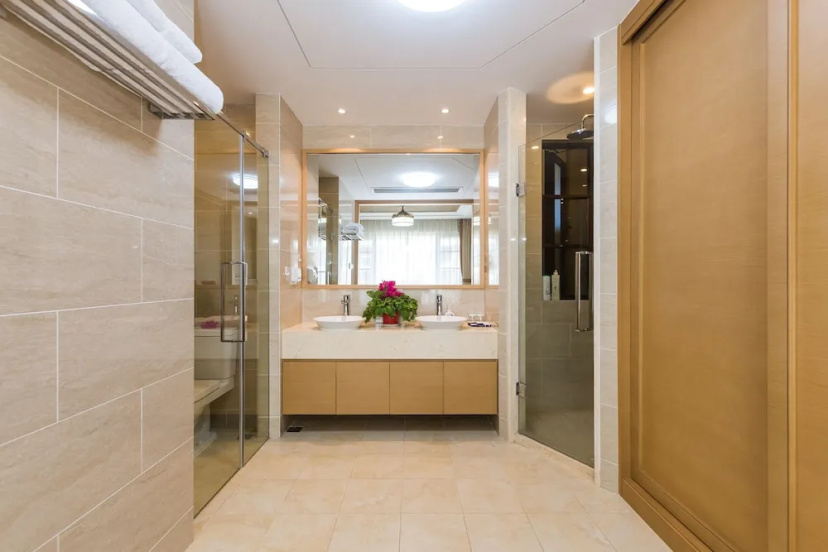 Yalong Bay LanSeJiaRi Villa Aprtment — отель с удобствами в Санье