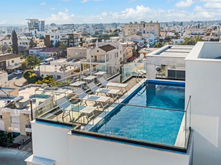 Sanders Crystal 2 - Popular Studio With Shared Rooftop 2 — отель в Лимассол, Кипр
