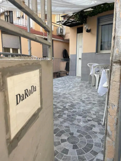 DaRoDa Guest House Napoli — отель в Неаполе, Италия
