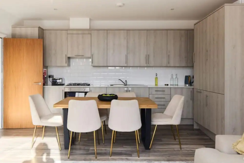 The Harlesden Place - Modern 3bdr Flat With Balcony — комфортный отель в Лондоне