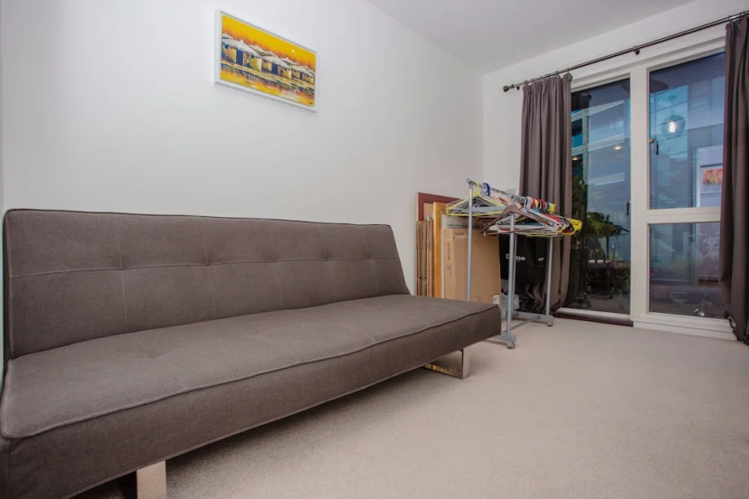 Beautiful Spacious Apartment with Private Balcony — отзывы гостей и цены