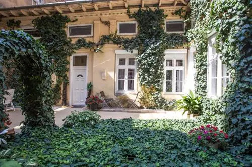 OASIS Guest House Budapest — забронировать отель в Будапеште