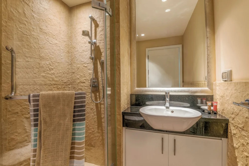 Serviced 2 Bed Superior Skyvillas — забронировать отель в Бангкоке
