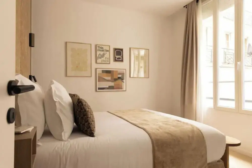 Elegant Apartment With AC - Le Marais — отель с удобствами в Париже