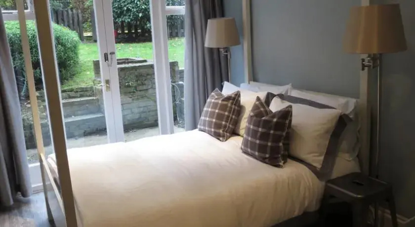 New, beautifully-designed garden flat in Clapham — забронировать отель в Лондоне