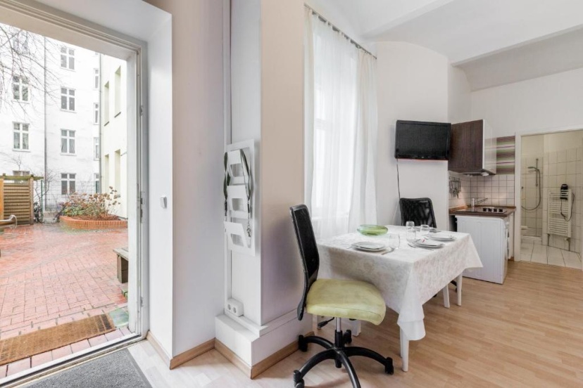 Modernes 2-Zimmer-Apartment in Kollwitzplatz-Nähe — отель в Берлине, Германия
