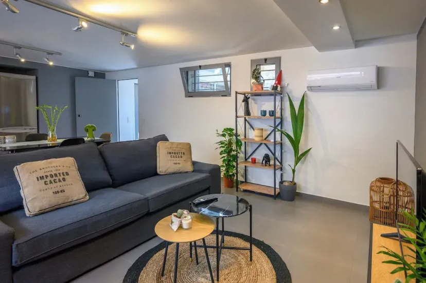 Цены на Gazi Metro APT Urban Balcony Oasis в Афины
