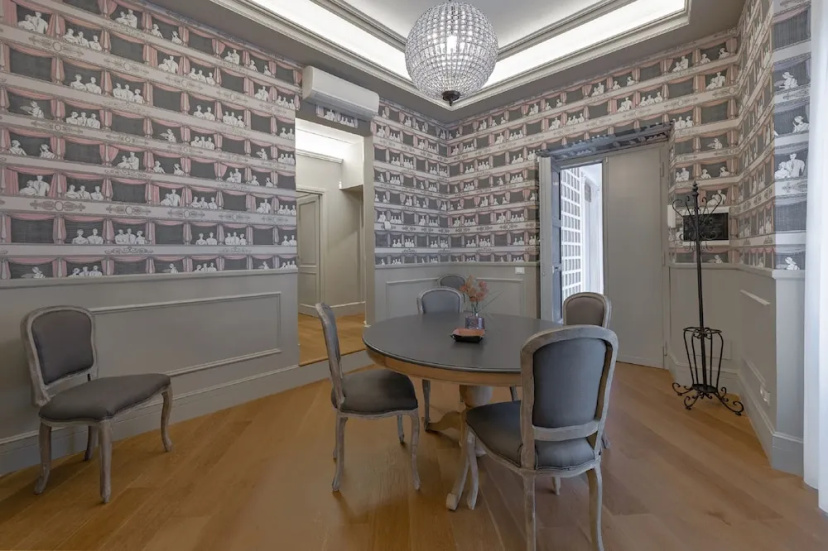 Цены на Apartments Florence - Teatro Luxury в Флоренции