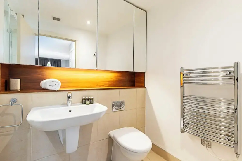 Spacious Modern Flat in Chelsea Harbour 4 — отель в Лондоне, Соединенное Королевство