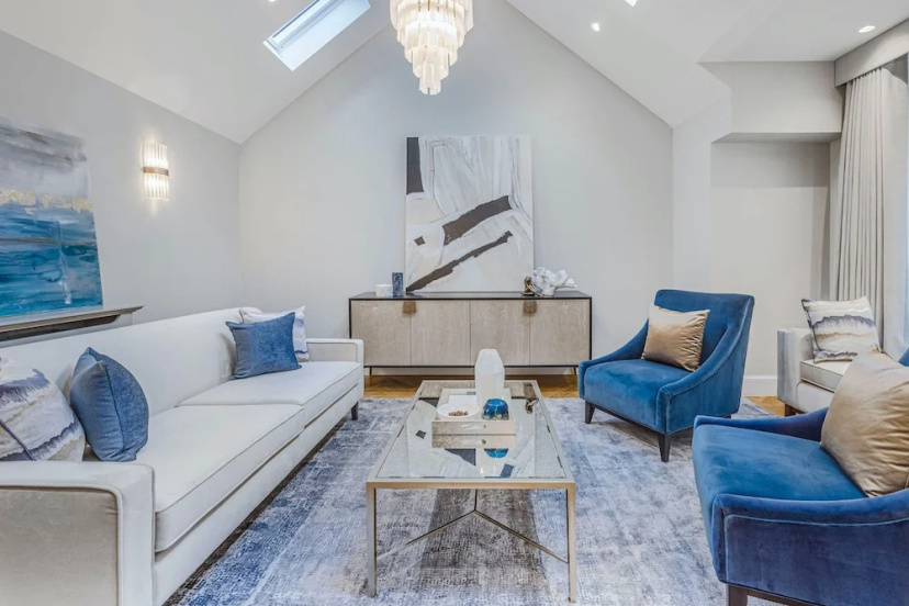Wimpole Mews - 4 Bedroom Apartment — забронировать отель в Лондоне