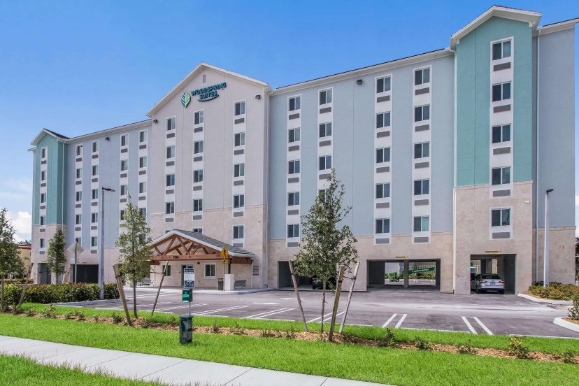 WoodSpring Suites Doral Miami Airport — отель с удобным расположением в Майами