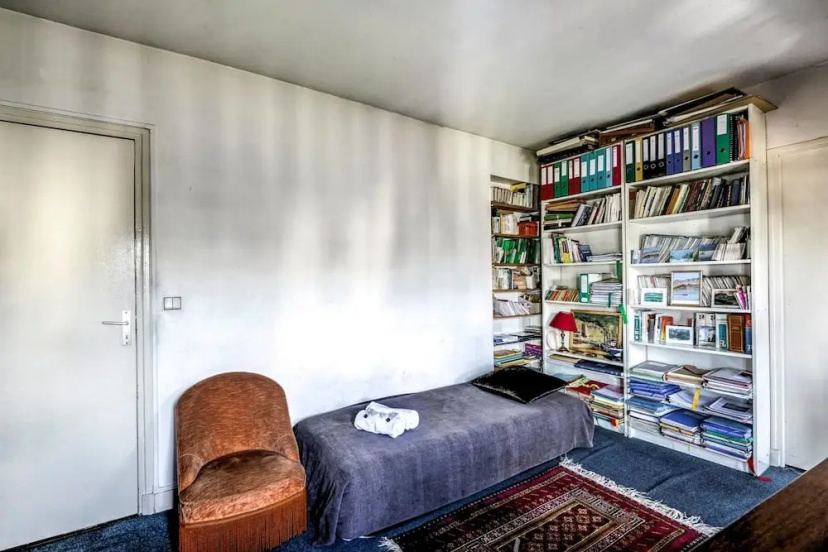Rustic 3-bdr Family Apartment in Canal St. Martin — комфортный отель в Париже
