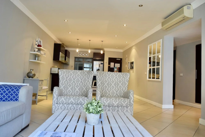 Beach House-style Apartment In City Centre — забронировать отель в Кейптауне