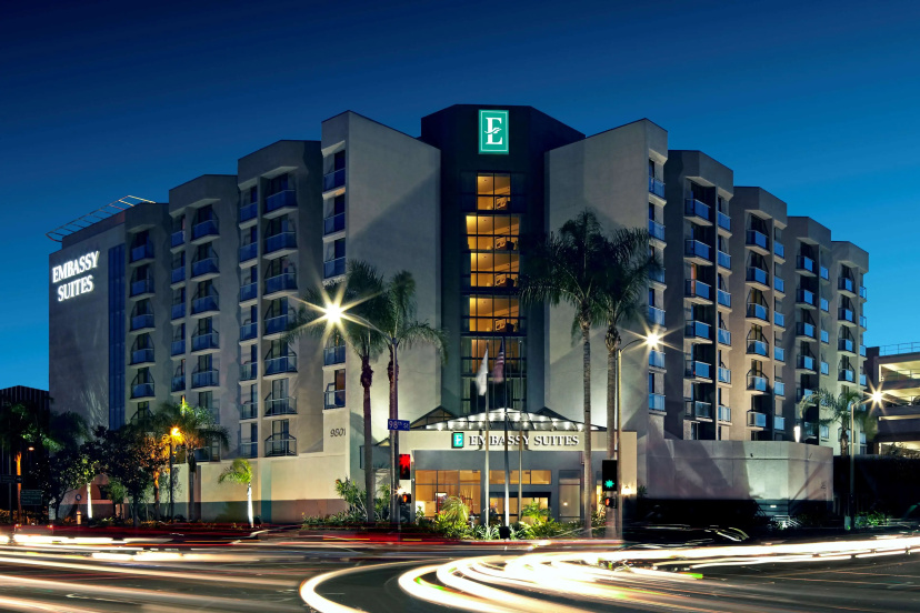 Embassy Suites by Hilton Los Angeles International Airport North — забронировать отель в Лос-Анджелесе