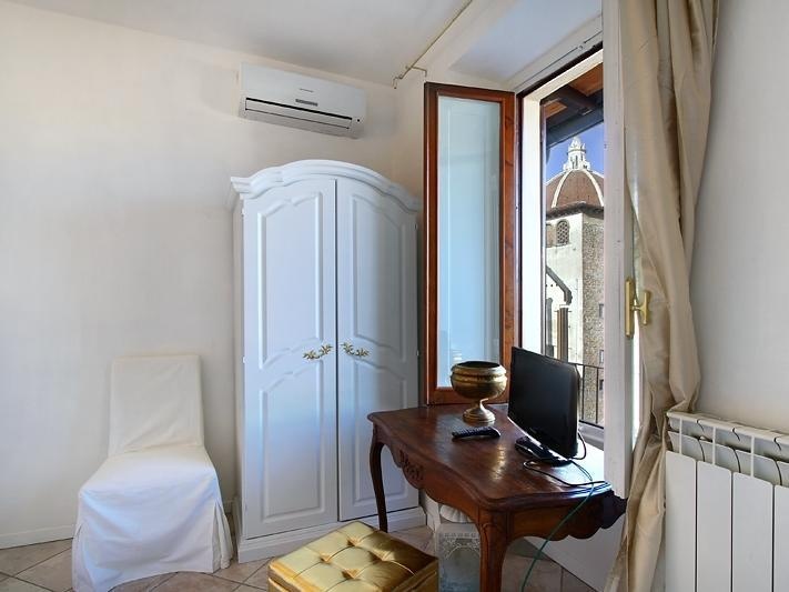 Romantica Firenze — забронировать отель в Флоренции