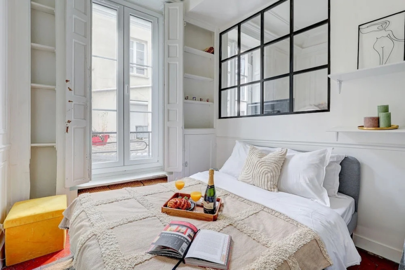 Chic 1BR Flat - Le Marais Charm — отель с удобствами в Париже