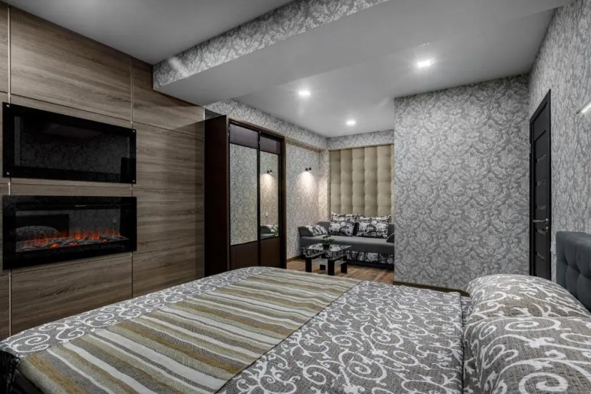 Apartment in the center! PANORAMIC WINDOWS! Fireplace! — отель с удобным расположением в Кишинёв