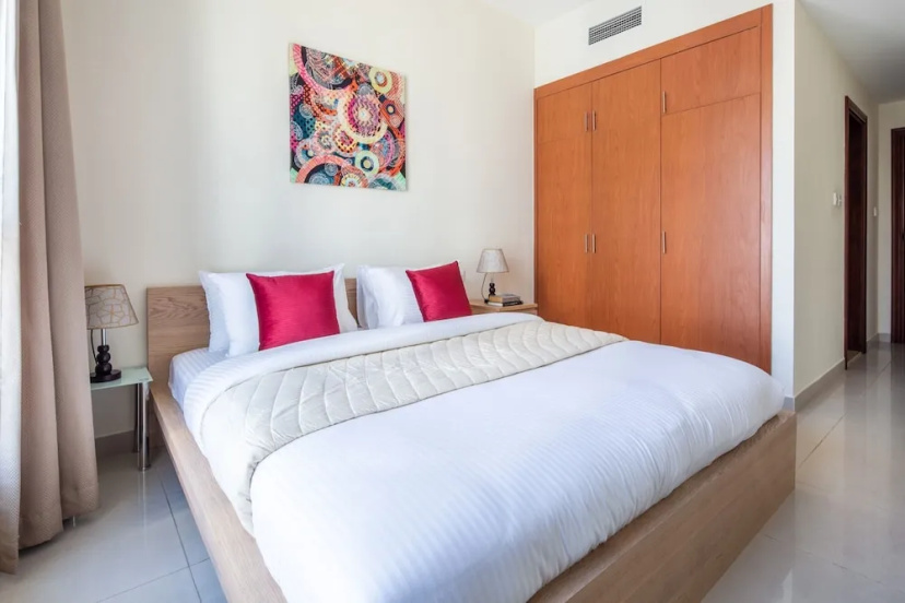 Remarkable & Upscale Living in This 1BR Apartment at JLT — забронировать отель в Дубае