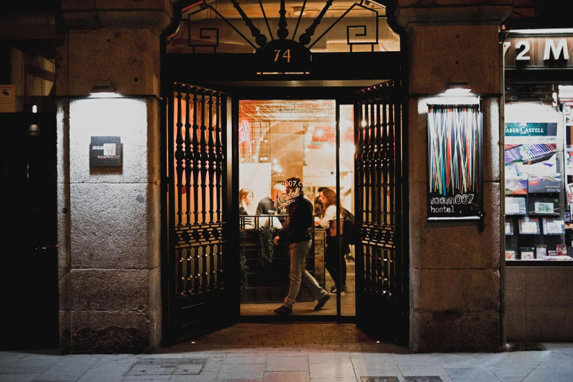Сравните цены на Room00 Chueca Hostel в Мадриде