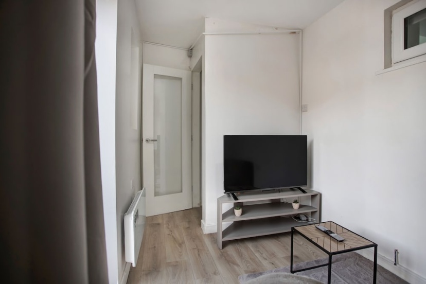 Cozy 1-bed Apartment Close to Lcy & Excel — отель с удобствами в Лондоне