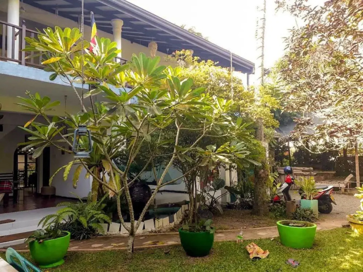 Unawatuna Hostel Honey Packers — забронировать отель в Унаватуна
