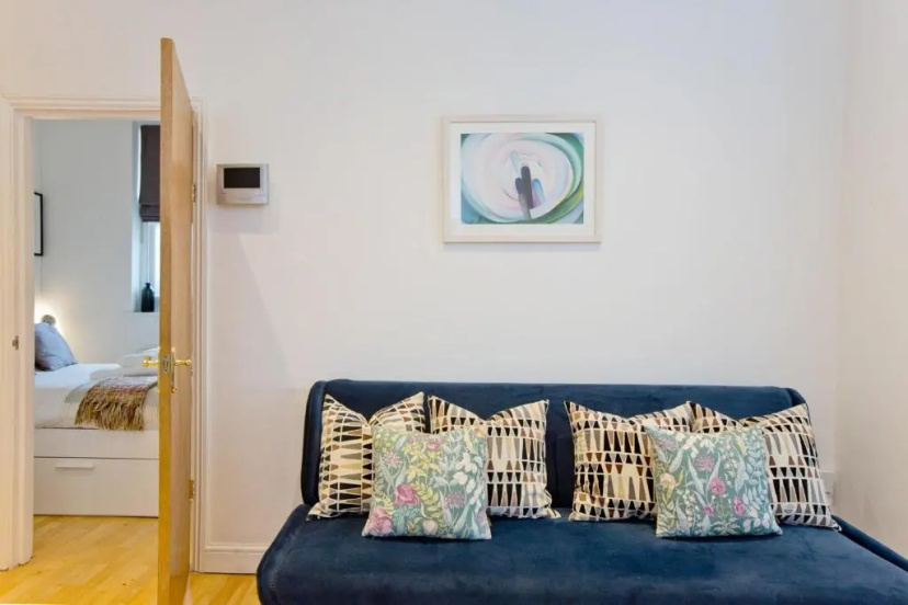 Calabria 2 - Cosy apartment — отель с удобствами в Лондоне