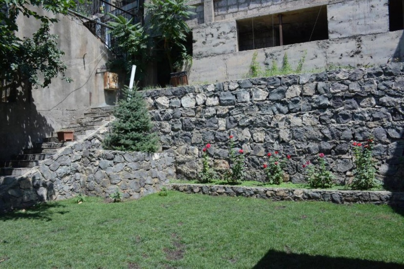 Holiday Home on Aygestan 11 — комфортный отель в Ереван