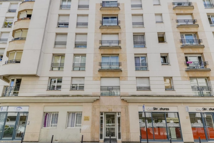 Chic and Luminous Apartment in Bastille — отель в Париже, Франция