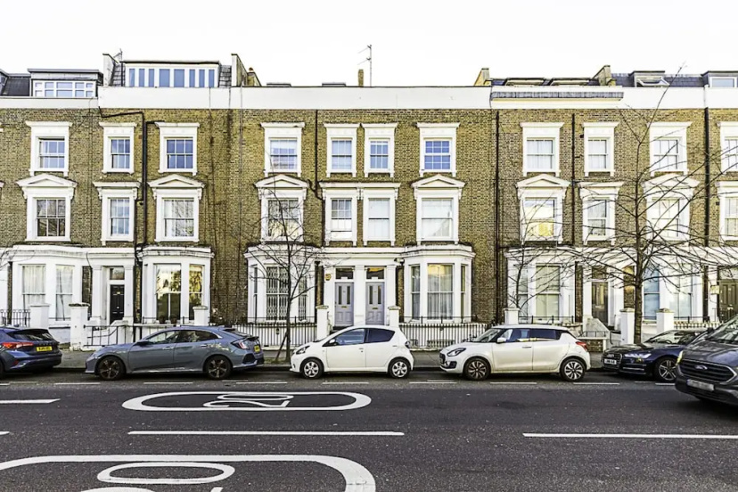 Цены на Contemporary and Spacious Kensington Home в Лондоне