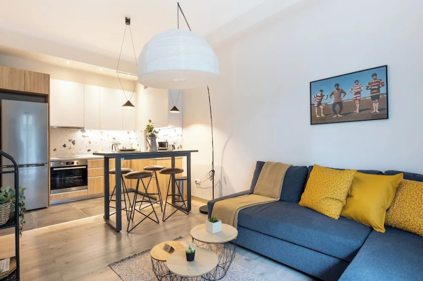 Цены на The Beatles 2-BR Apartment in Athens в Афины