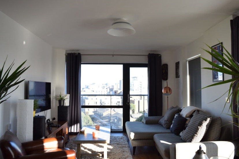1 Bedroom Apartment Near Canary Wharf — забронировать отель в Лондоне