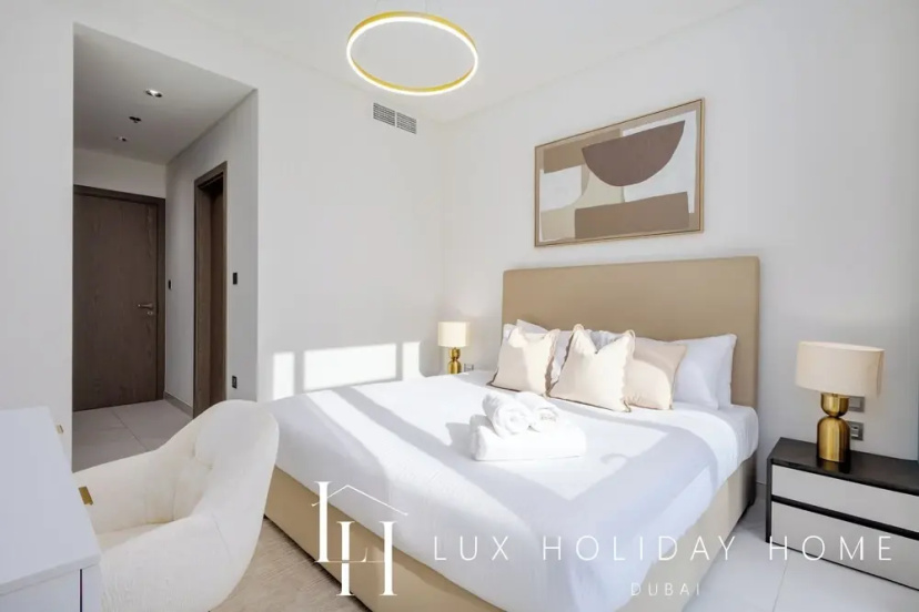 LUX The Burj Khalifa Lagoon View Suite 4 — отель в Дубае, Объединенные Арабские Эмираты