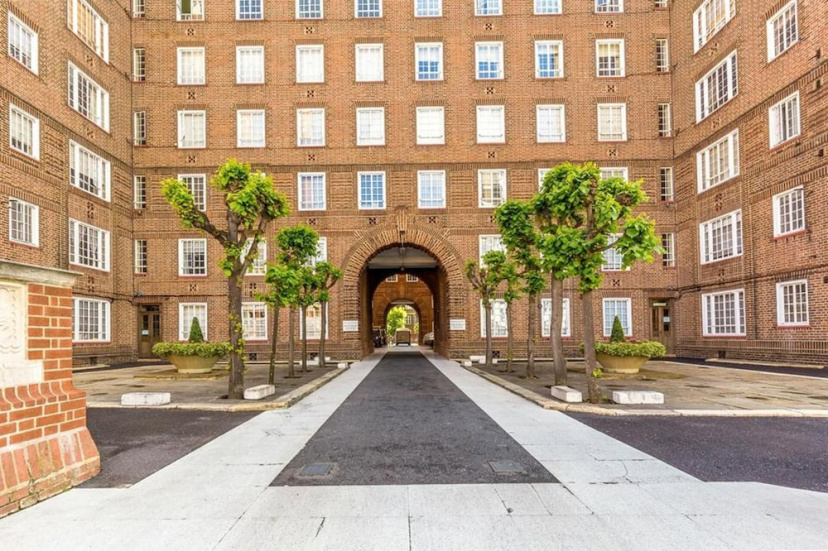 Chelsea Manor Apartment Retreat With 2 Bedrooms — отель в Лондоне, Соединенное Королевство